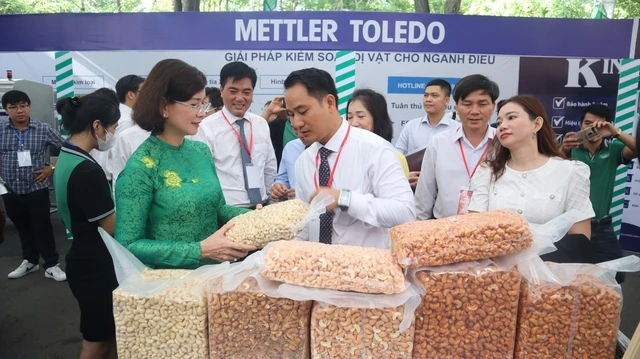 Cách chọn hạt điều ngon - kinh nghiệm 30 năm làm điều