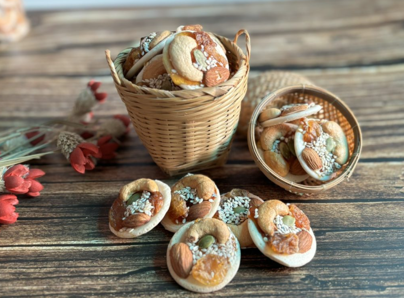 Bánh đồng tiền mix hạt là gì?